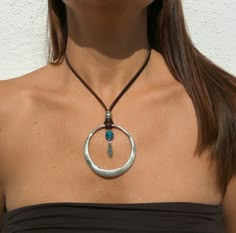 A silver ring pendant necklace, zamak necklace belong to boho jewelry as well as bohemian jewelry or hippy jewelry carefully designed and crafted by EndiaDesign. It is an leather necklace for women handmade of genuine cow leather and decorated with an agate gemstone in blue colour, and a mashed ring (on one side), a feather and beads all of them in silver plating of 8 microns of sterling silver. Agate Healing Properties ♥ Love ♥ Abundance ♥ Wealth ♥ Good luck ♥ Longevity ♥ Acceptance ♥ Courage a Hippy Jewelry, Necklace Leather, Dope Jewelry, Funky Jewelry, Hippie Jewelry, Jewelry Lookbook, Ring Pendant Necklace, Ring Pendant, Bijoux Diy