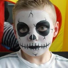 Fantasia de última hora: Mais de 50 idéias para pintura facial infantil para meninos e meninas | Mamãe Plugada Kids Skeleton Face Paint, Skeleton Makeup Kids, Skeleton Face Paint, Halloween Diy Kids, Diy Costumes Kids Boys, Maquillage Halloween Simple, Skeleton Face, Skeleton Makeup