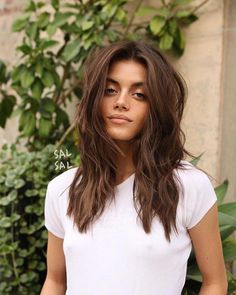 Medium Haircuts For Women, Womens Haircuts Medium, Medium Haircuts, Layered Haircut Mid Length, Haircut Mid Length, Cute Layered Haircut, Beautiful Hairstyle, Layered Haircut