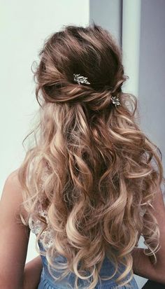 @laceandstiches Grad Hair, Beautiful Bridal Hair, Meg Ryan, Prom Hairstyles For Long Hair, Wedding Hair Down, Wedding Hairstyles Updo, Formal Hairstyles, Wedding Hair And Makeup, Elegant Hairstyles