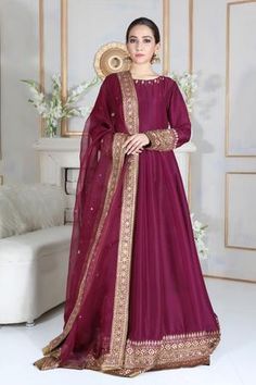 Long Frock Designs For Women, Indian Long Frocks, Long Frocks Indian Designer Dresses, Long Frocks Indian, Pakistani Frocks, Pakistani Mehndi, Mehndi Dress, Long Frock Designs