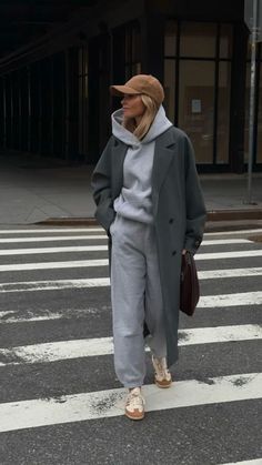 fashion outfits, fashion inspo, nyc winter outfits, going out outfits, outfit ideas, cozy, comfy hoodie, amazon hoodie, fashion for fall, sweatsuit Hoodie And Coat, Hoodie With Coat, Grey Hoodie Outfit, Sweat Set Outfits, Aritzia Hoodie, Oversized Hoodie Outfit, Sweatsuit Outfits, Grey Sweatsuit, Nyc Winter Outfits