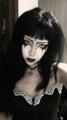 Trad Goth Gothic Eye Makeup, Goth Makeup Looks, Trad Goth Makeup, Goth Eye Makeup