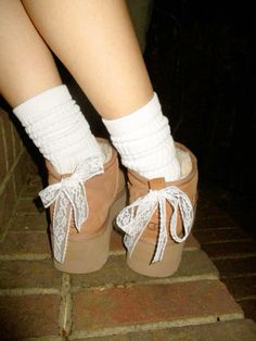 Ribbon Uggs, Uggs Bow, Outfits Asian, Viral Aesthetic, Uggs With Bows, Chanel Lipstick, Workout Inspo, R C, Pretty Shoes