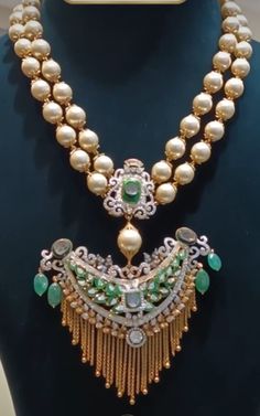 Beads Haram, Pearl Neck, Diamond Locket, Diamond Pendants Designs, Antique Gold Jewelry Indian, Beaded Necklace Designs, Antique Bridal Jewelry, Diamond Pendants, Antique Gold Jewelry