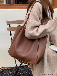 BagForLove - Chic Square Bag with a Minimalist Design Brown Woman Aesthetic, Women Tote Bags, Brown Shoulder Bag Outfit, Brown Handbag Outfit, Shopper Bag Outfit, Tote Bag Leather Women, Brown Bag Outfit, Brown Leather Bags, Office Bags For Women