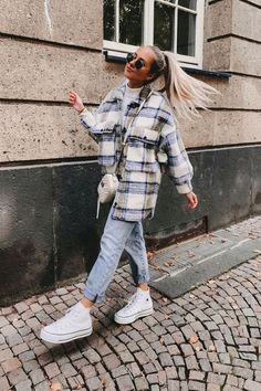 Looks Jeans, Over Shirt, Zara Outfit, Winter Outfit Inspiration, Trendy Fall Outfits, Looks Street Style, Cargo Style, Brand Style, Mode Inspo