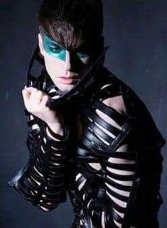 Masculine Makeup, Newt Geiszler, Fashion Avant Garde, Dark Costumes, Edgy Accessories, Conceptual Fashion, Art Male, Mens Editorial