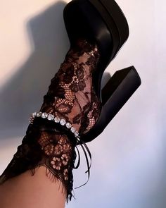 Cute Shoes Heels, Fancy Shoes, Cute Heels, Girly Shoes, Aesthetic Shoes, Pretty Shoes, Dream Shoes, Lookbook Outfits, Shoe Game