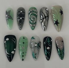 Hatsune Miku Nails, Summer Goth Nails, Cyberpunk Nails, Ongles Goth, Dark Green Nails, Hippie Nails, Punk Nails, Goth Nails, Grunge Nails