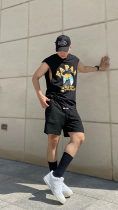 Simple Men's Summer Outfits: The Best Street Styles and Beach Fashion - mens-club.online Gym Outfit Street Style, Mens Summer Festival Outfit, Summer Male Outfits Aesthetic, Male Gym Outfit Aesthetic, Skatewear Men, Male Shorts Outfits, Skatewear Aesthetic, Jorts Mens Outfits, Sporty Outfits Men