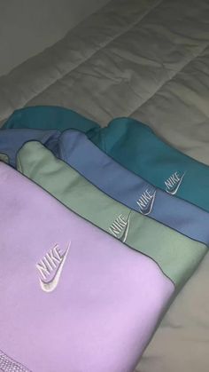 Pull Nike Pastel, Pull Nike, Turquoise Outfit, Sweat Nike, Nike Fits, Doudoune The North Face, Estilo Hijab