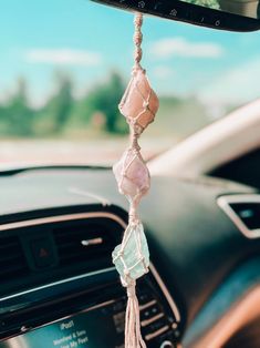 Crystal Car Charms, Boho Car Accessories, Hantverk Diy, Interior Boho, Car Accessories Diy, Car Essentials