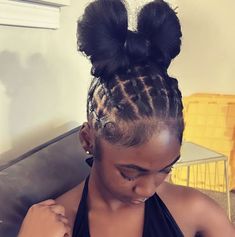 Big Wide Beds, Braid Styles For Black Women Cornrows, Natural Hairstyles With Bows, Non Braided Hairstyles, Slick Hairstyles Black Women, Layered Hairstyles Medium, Hairstyles For Wavy Hair, Natural Hair Bun Styles, Hairstyles Medium Length