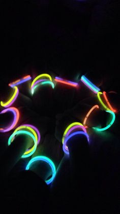 neon lights are arranged in the shape of a circle