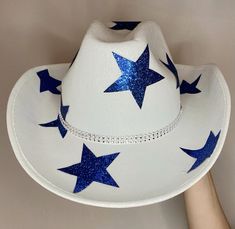 Spirit Cowboy Hat, Patriotic Cowboy Hat, Football Cowboy Hats, Usa Cowboy Hat Diy, School Spirit Cowboy Hats, Blue And White Accessories, Bejeweled Cowboy Hat, Lovecore Wedding, 4th Of July Cowboy Hats