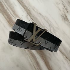 : Louis Vuitton Kim Jone’s Split Collection 40mm Belt . : Louis Vuitton Boutique At Ala Moana, Honolulu, Hawaii . : Great Condition. Worn Less Than 5 Times. The Gunmetal Lv Buckle Has Hairline Scratches And A Little Chip On The Top. It’s Also Removable So You’re Able To Use The Monogram Side Or Black Leather Side (Reversible). This Belt Is A Men’s Size 40/100. Please Go To The Lv Website To Learn More About Their Sizing. The Painting On The Canvas Has No Cracking Or Chipping Of The Paint. This Item Has Been In An Central Ac Office And No Smoking. .