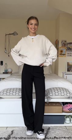 Crewneck Sweater Outfit, Sixth Form Outfits, Beige Crewneck, Smart Casual Women, Smart Casual Work Outfit, Trouser Outfit, Uni Outfits, Sweater Outfit