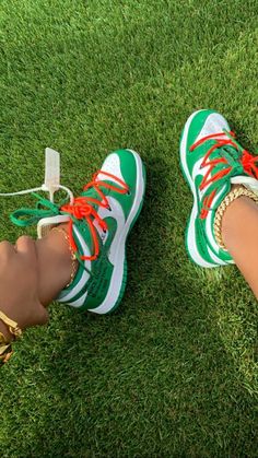 Adidas Shoes Outfit, Stile Kylie Jenner, Pretty Shoes Sneakers, Jordan Shoes Retro