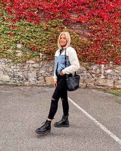 Sherpa Denim Jacket Outfit, Bre Sheppard, Fueled By Coffee, Sherpa Denim Jacket, College Town, Outfits Casuales