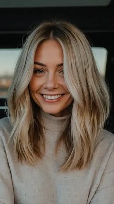 Chic Hair for Moms: 15 Hairstyles That Flaunt Your Oval Face in 2024 - TecArticles Celebrity Hairstyles 2024, Haircut Oval Face Woman, Hairstyle 2024 Women Trends, Mom Haircut Low Maintenance, Hair For Oval Face Shape, Hairstyles For Oval Faces, 15 Hairstyles, Hair Stules