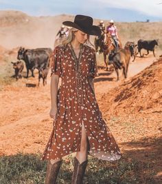 Beth Dutton Style, Yellowstone Outfits, Looks Country, Printed Casual Dresses, Dress Stores Online, Maxi Styles, Western Outfits, Western Wear