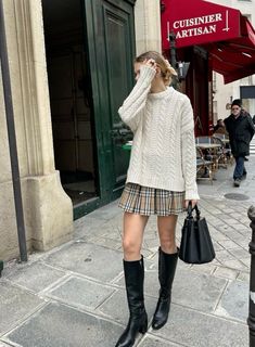 outfit | work outfits inspo |spring fashion | outfit inspo | fashion inspo | style inspo | chic outfits | classy style | 2024 | #spring #fashion Skirt Outfits Fall, Skandinavian Fashion, London Outfit, Cold Outfits, Trendy Fall Outfits, Looks Street Style, Autumn Outfit