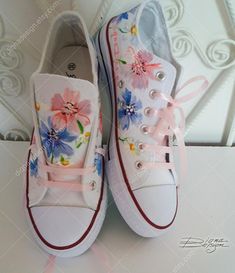 Handpainted Sneakers Cornflower Sneakers Blue Pink Cornflower Art, Hand Painted Sneakers, 1970s Summer, Sharpie Shoes, Painted Shoes Diy, Painted Canvas Shoes, Custom Painted Shoes, Diy Sneakers, Fashion 1970s