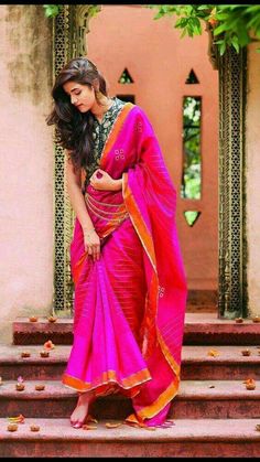 Indian Saree Photography, Saree Styles Photoshoot, Photoshoot On Saree, Traditional Saree Photography Poses Women, Photography Poses With Saree, Photo Ideas With Saree, Sari Poses Photo Shoot, Photography Poses In Saree, Pose With Saree