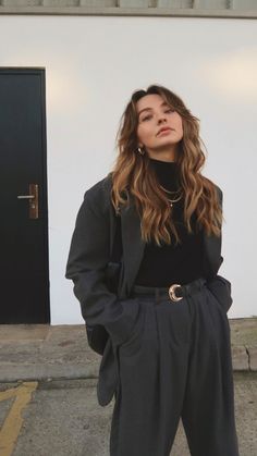 Chic Work Outfit Winter, Wine Mom Aesthetic Outfit, Black Masc Women In Suits, Suit On Women Aesthetic, Masc Blazer Outfits, 70s Influenced Fashion, Women Suit Outfits Casual, Feral Academia Aesthetic Outfit, Casual Suit Outfits Women