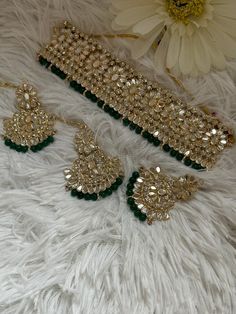 This set is perfect for wedding/ receptions 🤩 Gold Earrings For Bride, Elegant Wedding Choker For Diwali, Elegant Wedding Sets With Choker, Kundan Round Choker For Wedding, Hand Set Choker For Wedding And Diwali, Party Chandbali Choker With Hand Set Details, Party Chandbali Hand Set Choker, Kundan Choker For Wedding, Kundan Choker Jewelry Sets For Wedding