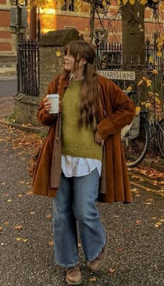 🍂 Embrace the season in style! Explore our favorite fall fashion trends, from cozy sweaters to chic boots. Get inspired for the autumn wardrobe refresh. #FallFashion #AutumnStyle Mode Hippie, Cozy Fall Outfits, Neue Outfits, Trendy Fall Outfits, Outfit Trends, Fall Fashion Trends