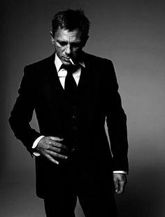 Imagine waking up to see that next to you every morning? Photo Star, Daniel Craig, Skyfall, Black And White Portraits, 인물 사진, Famous Faces, James Bond