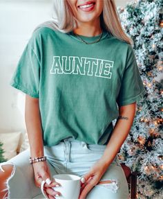 Comfort Colors® Retro auntie Shirt, Aunt Shirt, Auntie Shirt, New Aunt Gift, Pregnancy Announcement, Gift for Aunt, Pregnancy Reveal to Aunt Greetings and a warm welcome to our shop! We're thrilled to have you here, and your presence brightens our day! 😊  SIZING ❤  - Please refer to size chart on the listing photos for a detailed sizing chart with measurements. - Unisex sizing. - If you are seeking an oversize look be sure to order 1 to 2 sizes up from your regular size. - Since all shirts are made to order, sizing issues will not be refunded.  CARE ❤  Machine wash: cold (max 30C or 90F); Non-chlorine: bleach as needed; Tumble dry: low heat; Do not iron; Do not dryclean  PRINTING METHOD ❤  These shirts are printed using the DTG (Direct-to-Garment) printing method, which utilizes specializ Aunt Shirt, Gift For Aunt, Auntie Shirts, New Aunt, Aunt Shirts, Pregnancy Reveal, Aunt Gifts, Pregnancy Reveals, Pregnancy Announcement