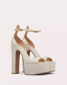 Valentino Heels, Light Ivory, Fancy Shoes, Leather Platform Sandals, Cute Heels, Shoe Inspo, Valentino Shoes