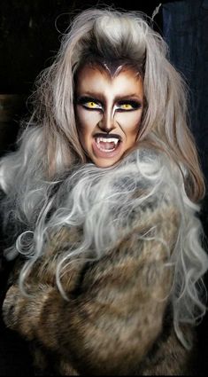 Werewolf Makeup Female, Werewolf Halloween Makeup, Werewolf Hair, Werewolf Cosplay, Werewolf Makeup, Wolf Makeup, Werewolf Halloween, Vampire Makeup Halloween, Female Werewolves