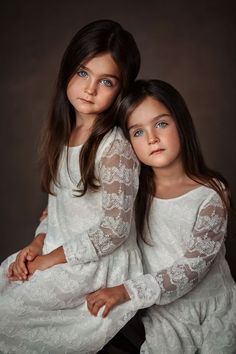 Kids Portrait Studio, Mother Day Photo, Mothers Day Photoshoot, Mommy And Me Poses, Bed Poses, Commercial Fashion Photography, Shooting Studio