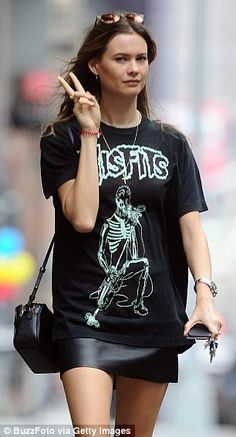 Models Off Duty Style, Edgy Chic, Black Flag, Rock T Shirts, Polyvore Outfits, Fashion Inspo Outfits, Casual Style