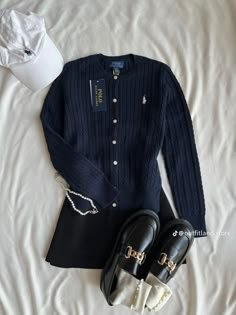 Ravenclaw Inspired Outfits Casual, Ralph Lauren Polo Bear Outfit, Polo Outfits For Women Aesthetic, Classy Outfits For School, Ralph Lauren Aesthetic Outfit, School Uniform Ideas, Polo Outfits, Polo Ralph Lauren Outfits, Impress Your Crush