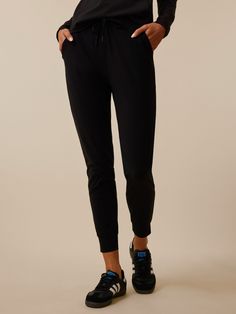 SHEPHERD Joggers Womens, Fun Fashion, Slow Down, Casual Pants, Phoenix, Cool Style, Mid Rise, Fitness Models, Cuff