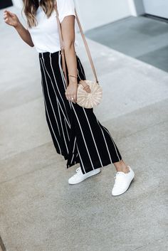 Recreat Outfits, Keds Shoes Outfit, Culottes Outfit, Short Pants Outfit, Keds Champion, Houston Fashion, Wide Leg Crop Pants, Italy Outfits, Jumpsuit Fashion