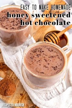 Photo of two glass mugs of hot chocolate topped with shaved chocolate, sitting next to a small wooden bowl of honey with a wooden honey dipper, tablespoon overflowing with cocoa powder, all sitting on a wooden cutting board and white kitchen towel with text that says Easy to Make Homemade Honey Sweetened Hot Chocolate. Fall Drinks Nonalcoholic, Christmas Drinks For Kids, Hot Chocolate Healthy, Boost Recipes, Healthy Desserts Gluten Free, Healthy Hot Cocoa, Drinks For Winter, Hot Chocolate Homemade