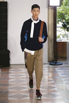 Valentino Menswear Spring Summer 2018 Paris – NOWFASHION Valentino Menswear, Menswear Collection, Ready To Wear, Paris, How To Wear