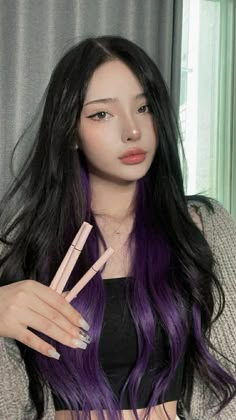 Purple Peekaboo Hair, Purple Hair Streaks, Dark Purple Hair, Dyed Hair Purple, Korean Hair Color, Hair Color Underneath, Peekaboo Hair, Hair Color Streaks, Hair Streaks