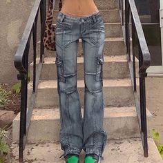 E Girl Style, Baggy Pants Women, Jeans Online Store, Korean Jeans, Goth Streetwear, Blue Cargo Pants, Bleached Jeans, Denim Cargo Pants, Jeans Cargo