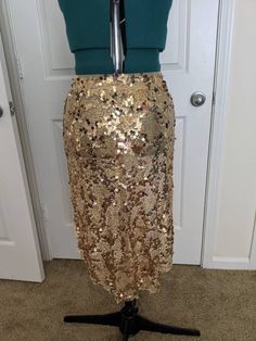 "Golden sequin skirt with an elastic waistband. Fits size S/M. Skirt is 25\" around when the elastic is relaxed. Can stretch to 30\" around. It is 29\" long at lowest point" Glamorous Stretch Skirt With Sequins, Glamorous Long Sequin Skirt, Party Skirt With Elastic Waistband, Fitted Party Skirt With Elastic Waistband, Fitted Skirt With Elastic Waistband For Party, Sequin Stretch Skirt, Long Party Skirt With Sequins, Long Sequined Party Skirt, Glamorous Long Skirt With Sequins