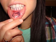 Inside Lip Tattoos, Land Tattoos, Tatuaje Hello Kitty, Kitty Tattoos, Worst Tattoos, Country Tattoos, Kunst Tattoos, Hello Kitty Tattoos