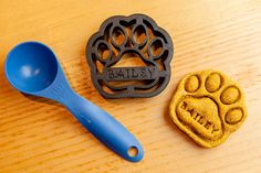 Dog Paw Cookie Cutter Custom Treat Personalized Pet Medium Dog Bone Cookies, Paw Cookies, Puppy Treats, Dog Treat Recipes, Dog Recipes, Homemade Treats, Pet Treats, Homemade Dog