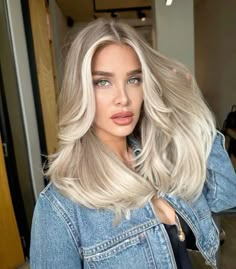 Bright Old Money Blonde, White Blonde Hair Balayage, Milky Blonde Hair Color Ideas, Milky Blonde Balayage, Ash Blonde With Money Piece, Blonde White Highlights, Cream Blonde Hair Balayage, Silver Hair Aesthetic, Icy Blonde Hair Highlights