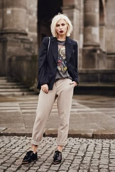 iron maiden Classy Street Style, Fearne Cotton, Grunge Shirt, Quoi Porter, Rock Outfit, Older Women Fashion, Street Style Edgy, Women Fashion Edgy, Style Rock